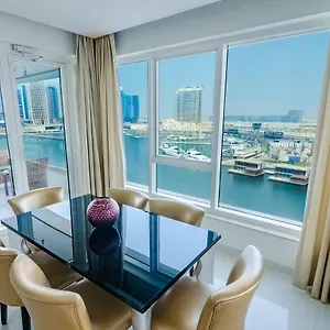 Oskena - Waterfront Downtown شقة